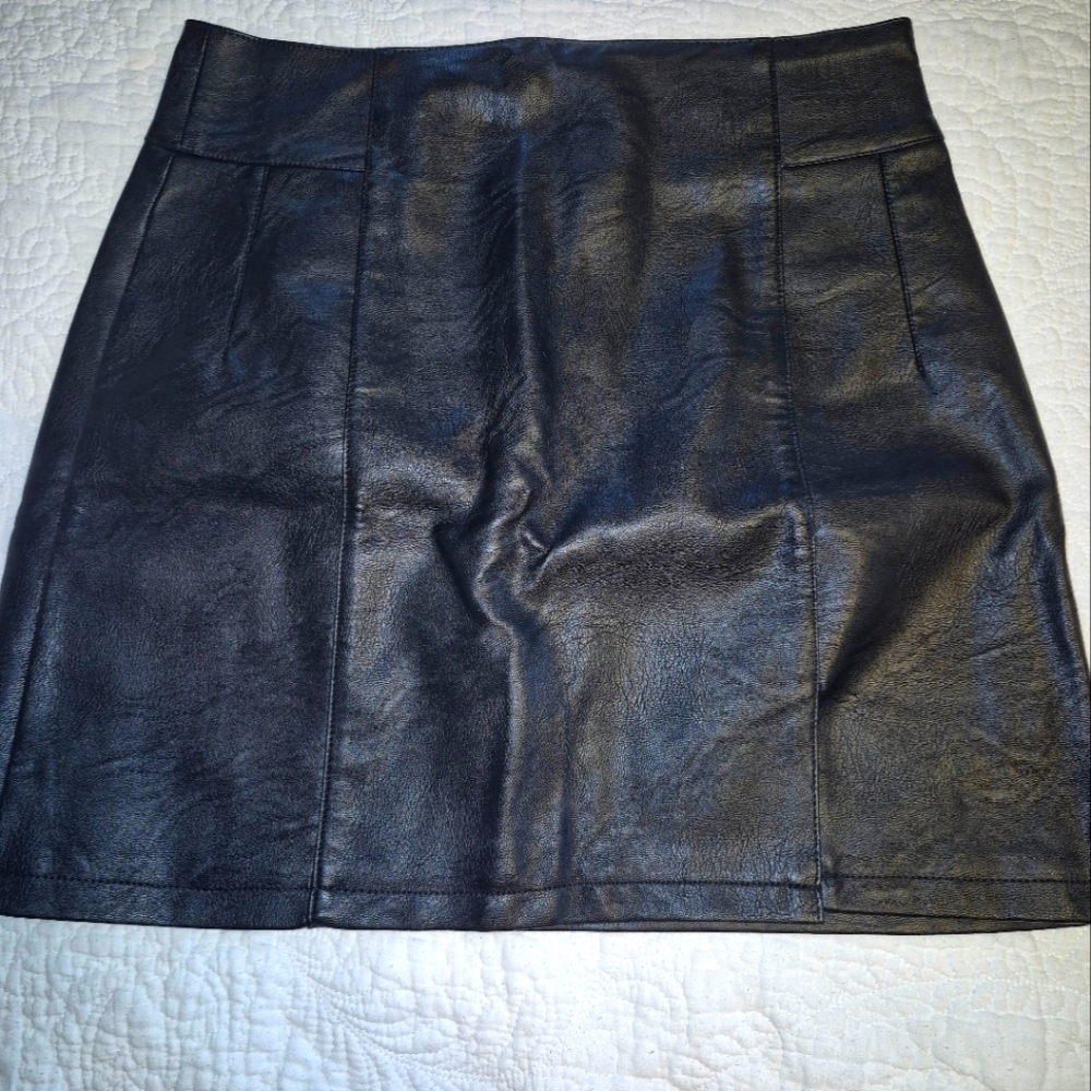 Top Shop Black Faux Leather Skirt Size 6.